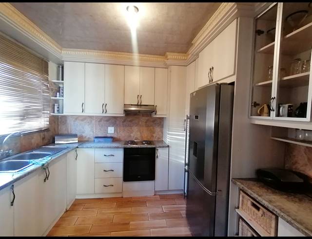 3 BEDROOM FREESTANDING SOLD IN KANANA